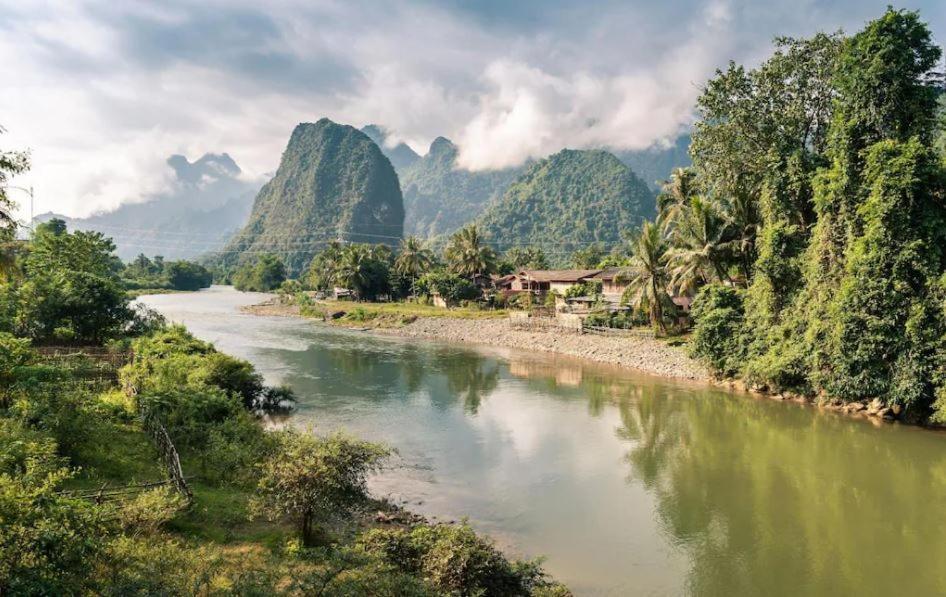 Vang Vieng Sunset Guesthouse & Restaurant エクステリア 写真